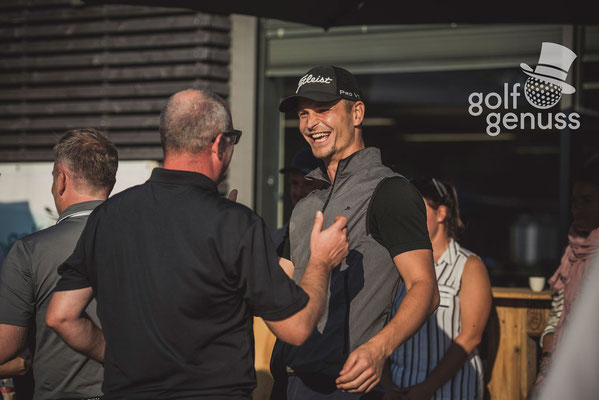 OZ Personal Training Golf Galerie 4 Golf Fitness Handshake