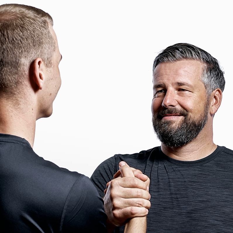 Handshake%20mit%20Werner%20Handy.jpg